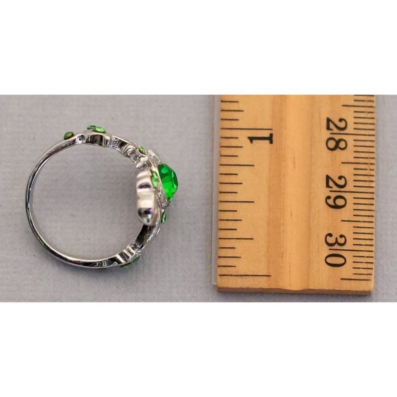 Size 9 green fantasy vintage ring (C1) - Picture 3 of 3